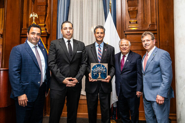 John Sarbanes is honored at the conference banquet. (L to R) Papastylianou, FM Kombos, Sarbanes, Christopher, Dinos Iordanou